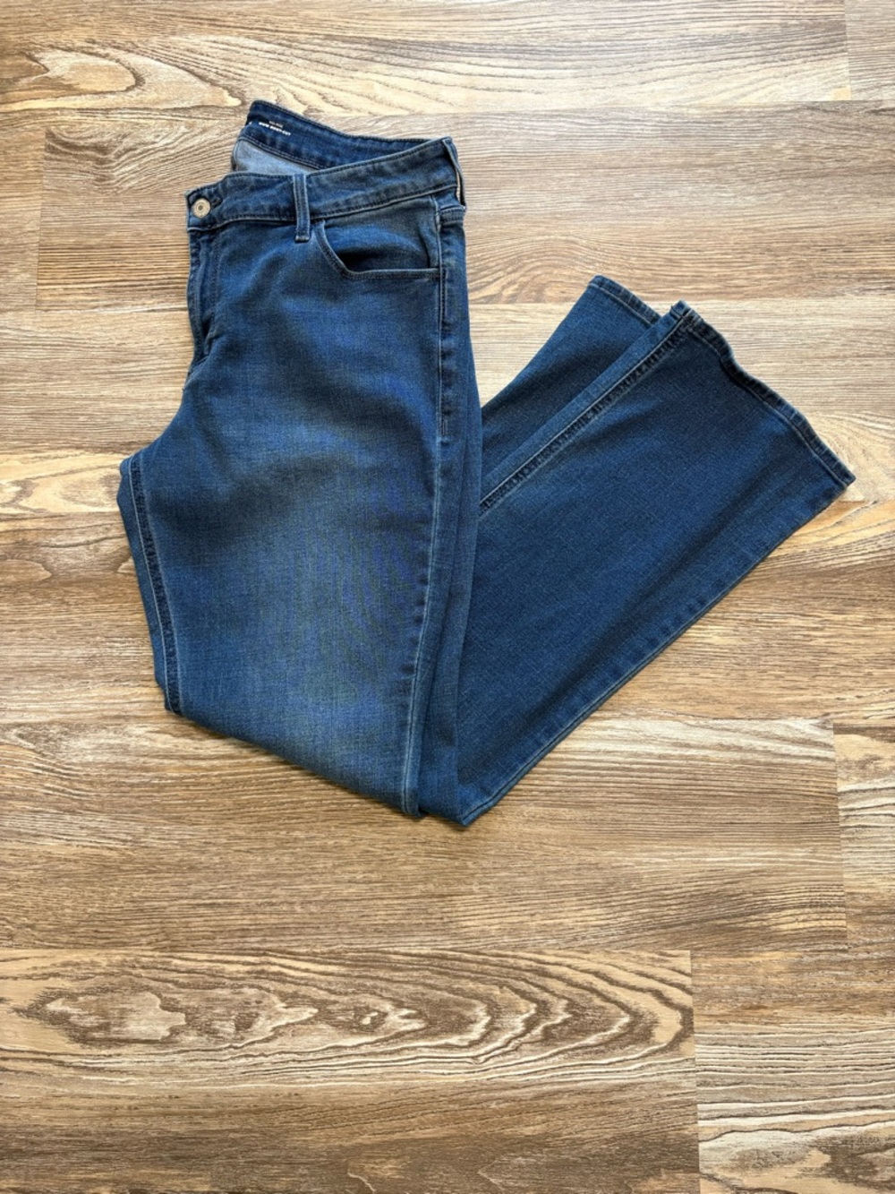 Old Navy Mid Rise WOW Boot Cut Medium Rinse Jeans 14